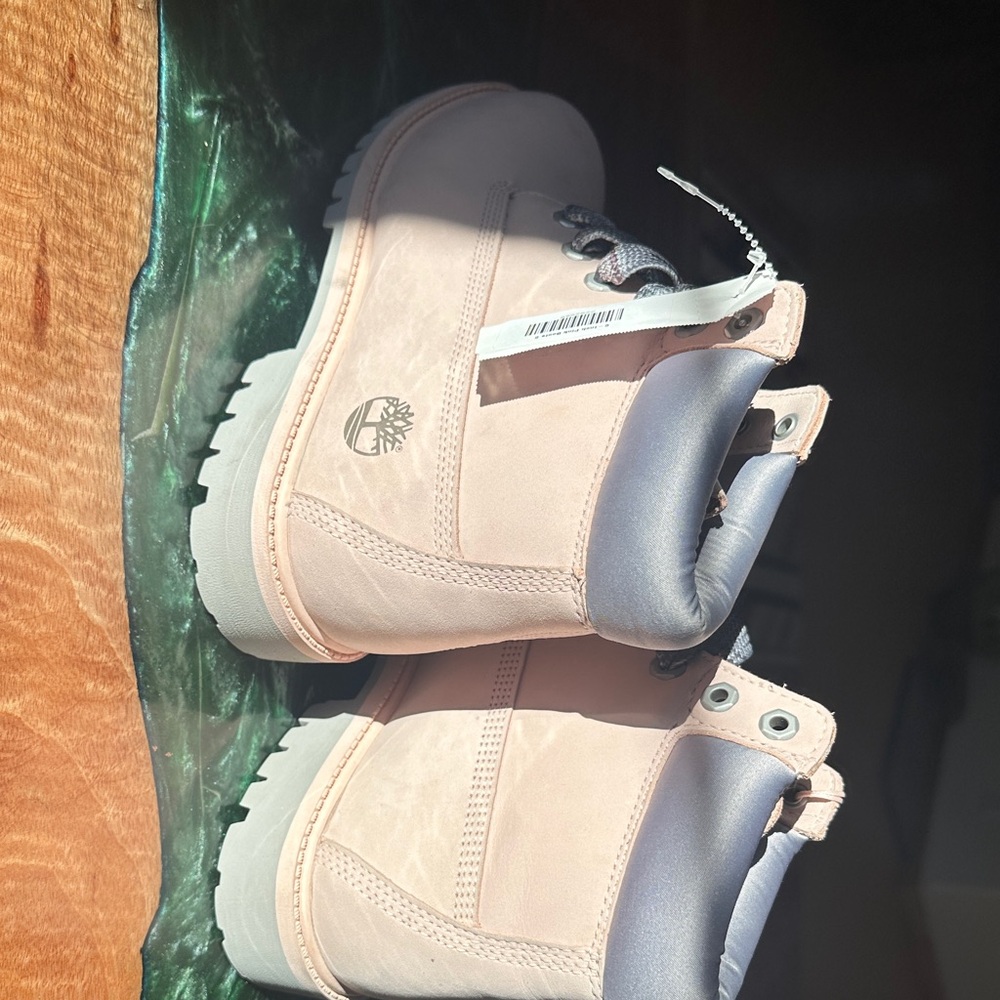 Timberland Women's Beige Combat Boots with Dark Gray Laces - Picture 3 of 4